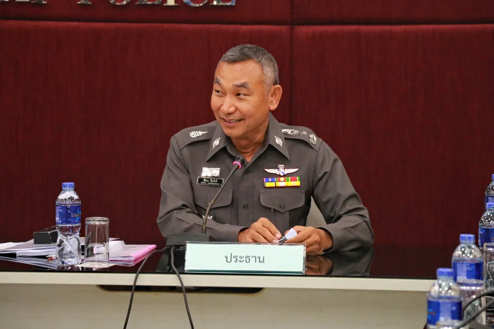 พล