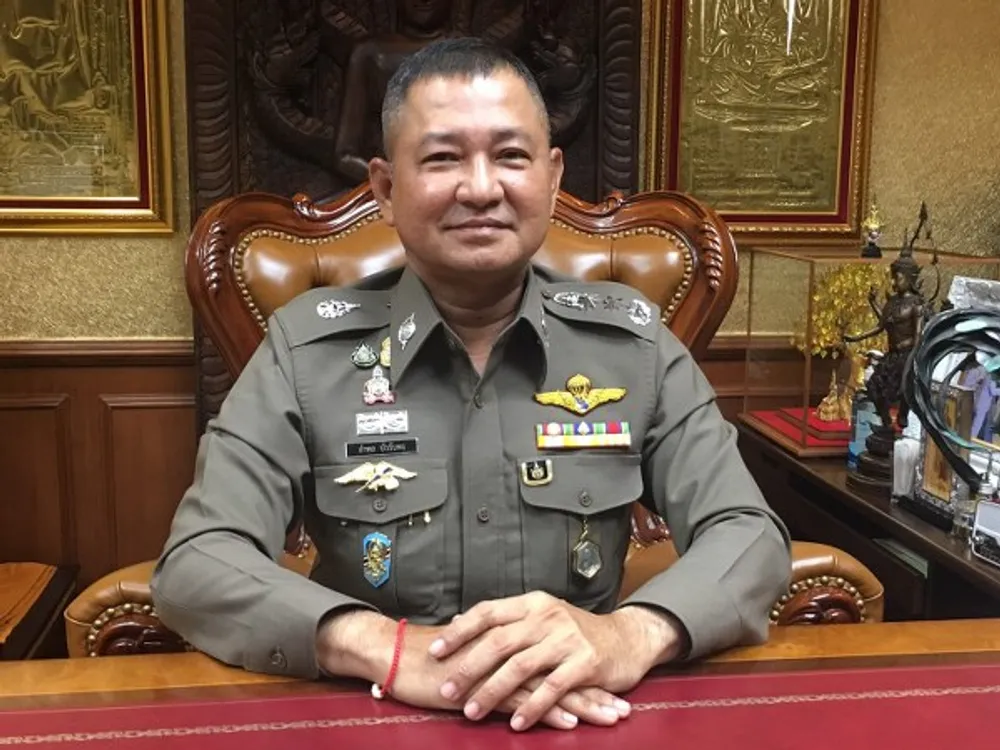 พล