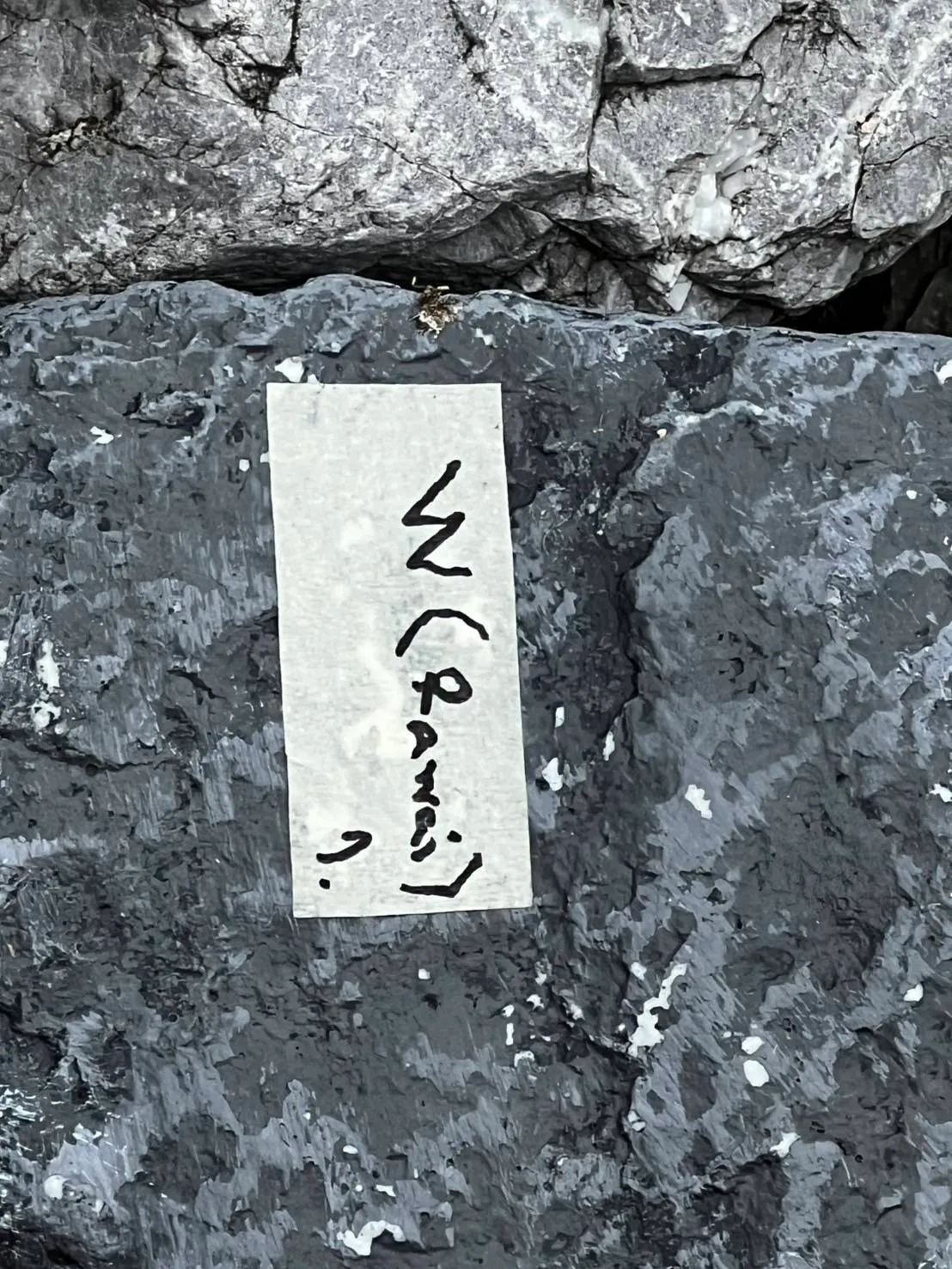 987560