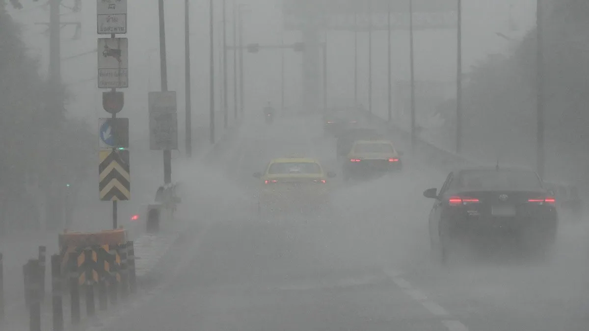 1-ฝนถล่มกรุงท่วม