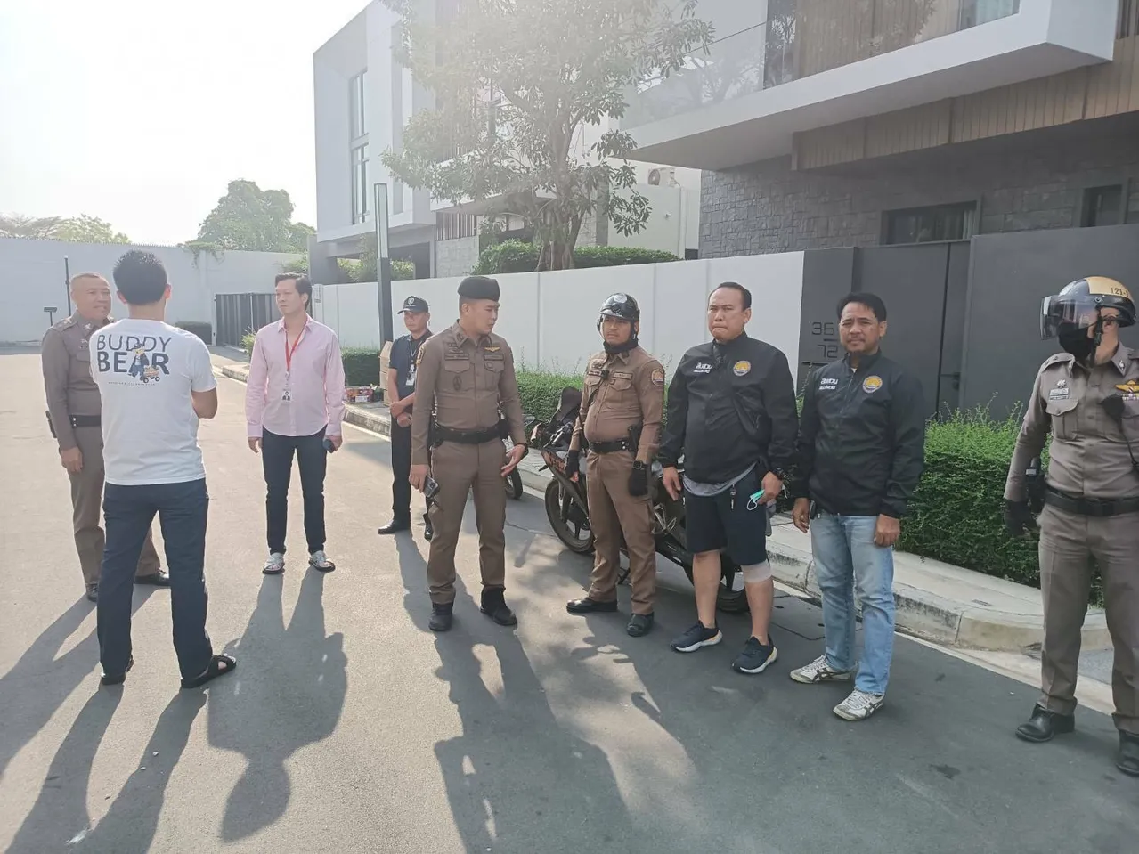 985963