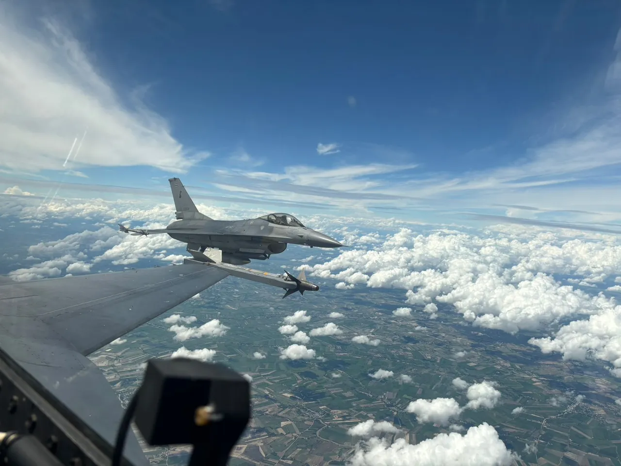 S258954810
