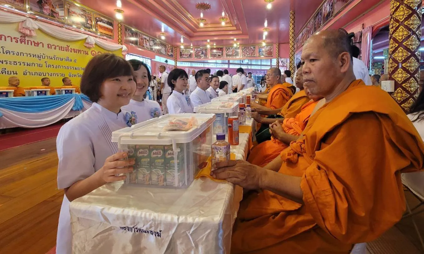136725700