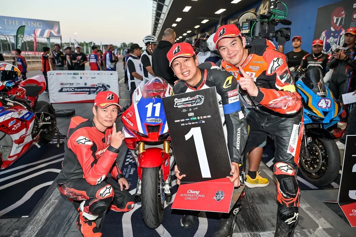 8ข่าวเอ็นดูรานซ์Hondaเหมาโพเดียม0