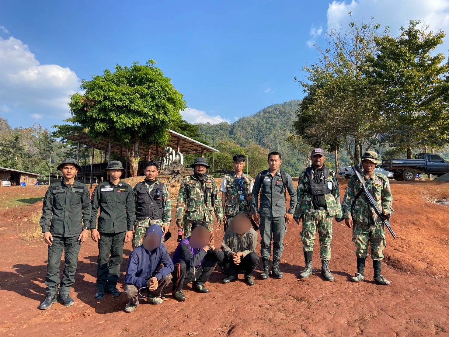12586600