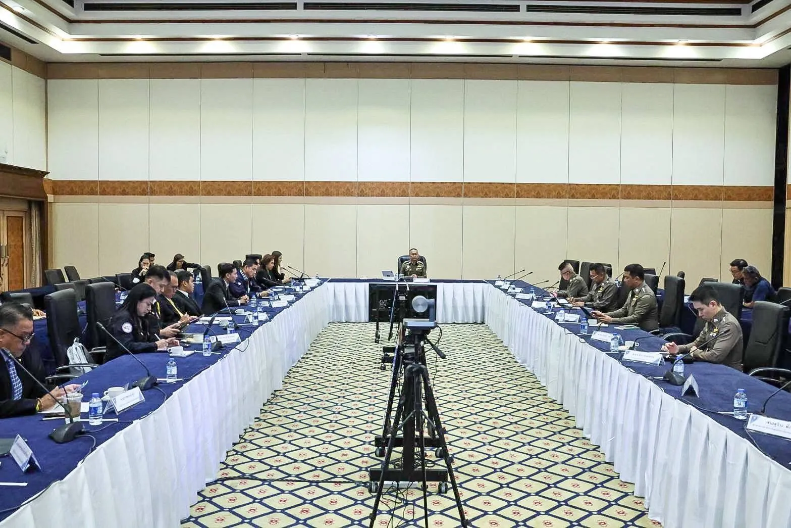 456869