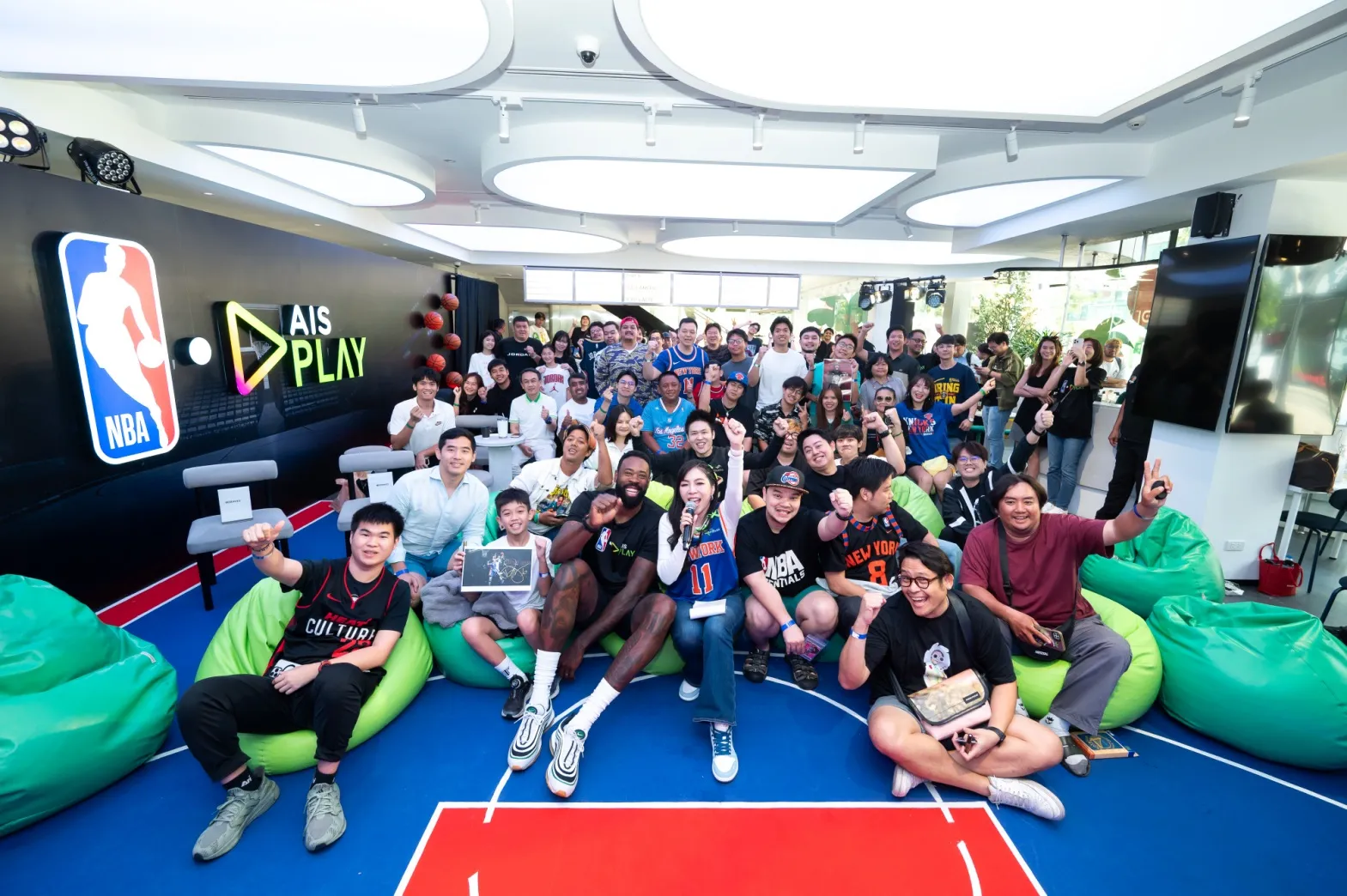 04WatchParty00