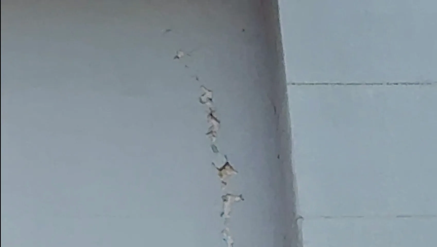 S12128180