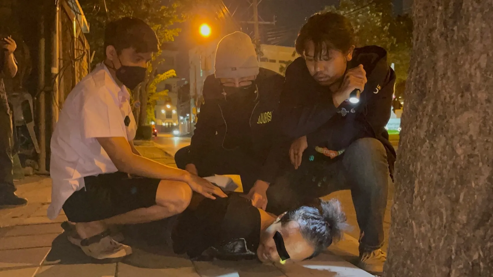 698518