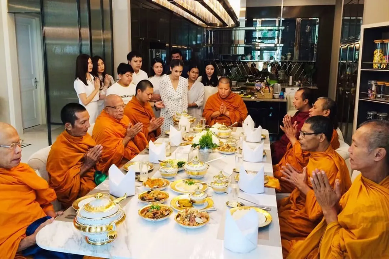 ตัวอย่างงานแบบต่างๆ๒๐๑๑๑๘4