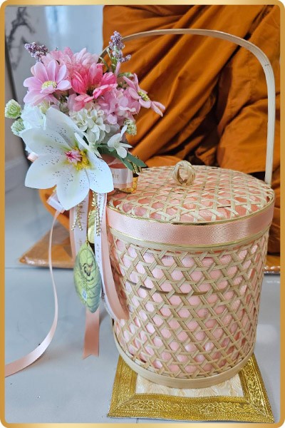 ชุดอาหารถวายพระ 3 ชุดตะกร้าปิ่นโต (แบบทรงกลม)