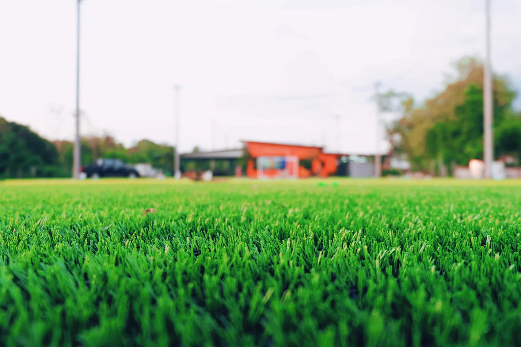 รับปูสนามฟุตบอลหญ้าเทียม-หญ้าจริง จัดสวน www.mosservice.com