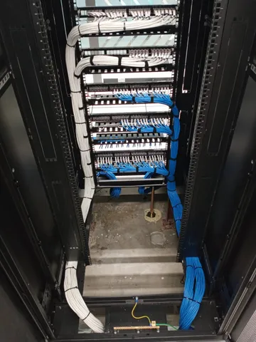 183305