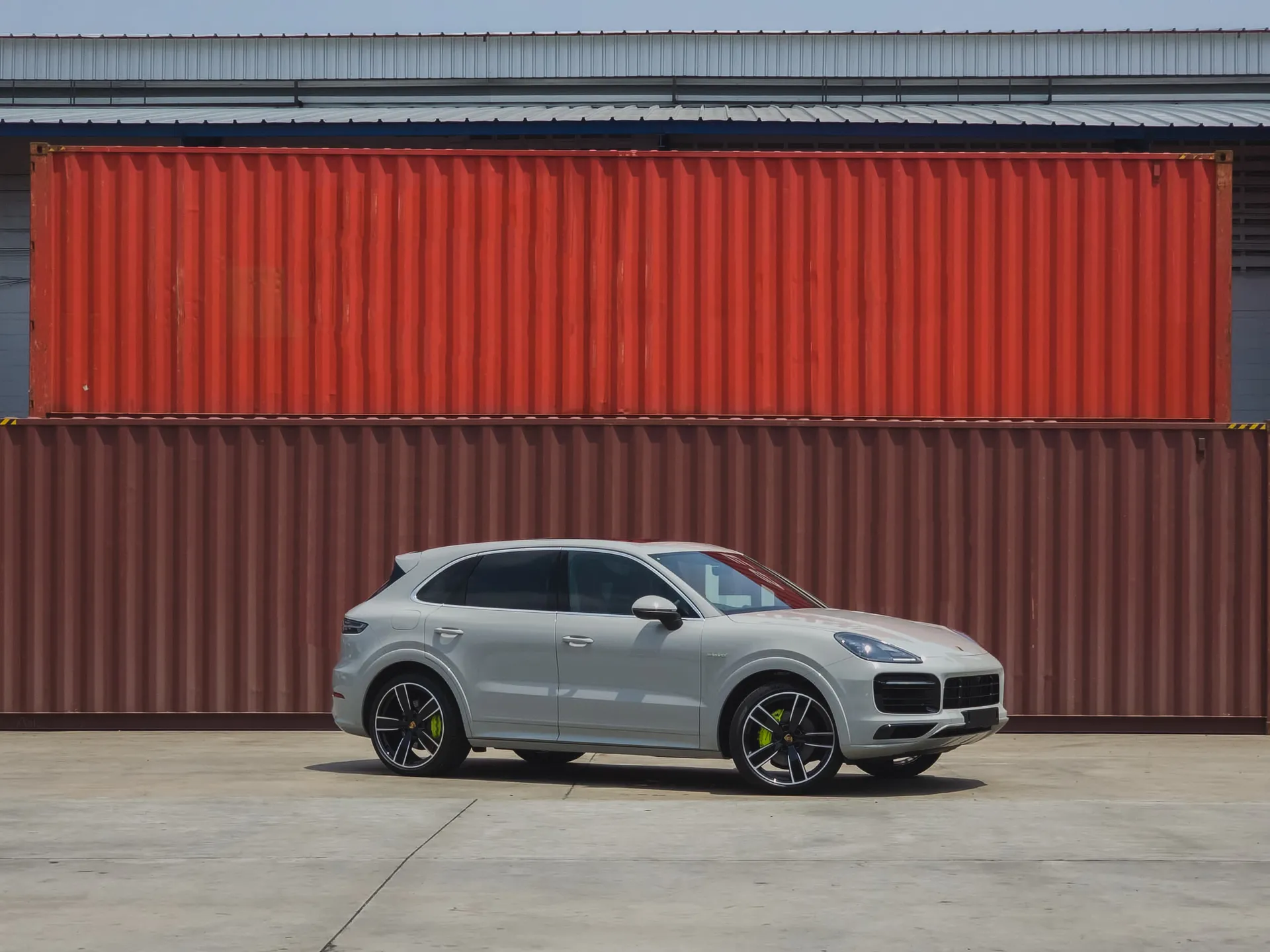 Porsche plug hot sale in hybrid suv