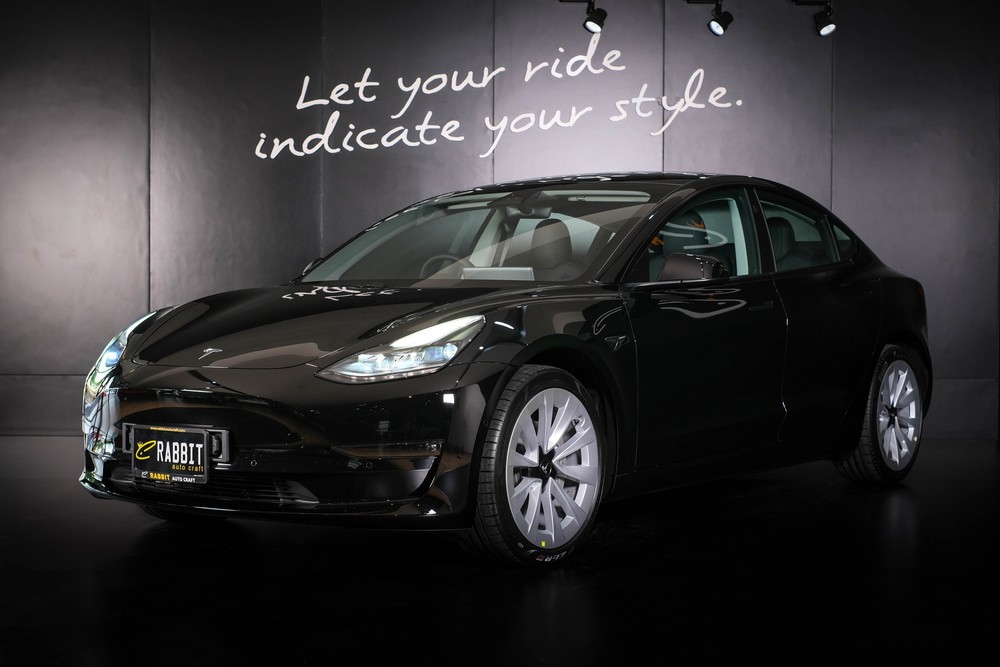 TESLA MODEL 3 (UK.)