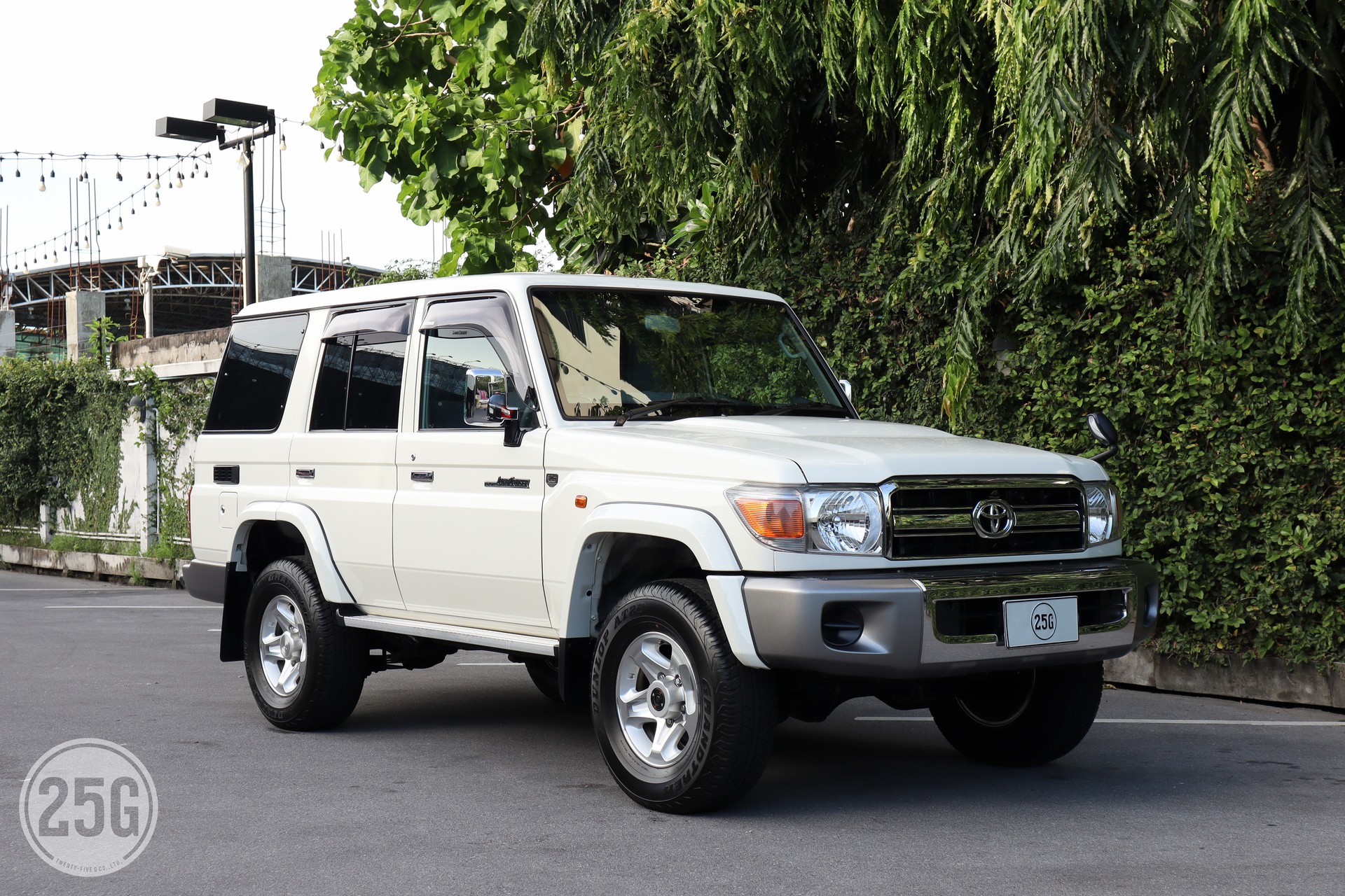 2015-toyota-land-cruiser-70-wagon-series-30th-anniversary