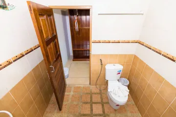 003421