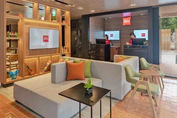 ibisChiangmai-12000011ibisLobby1
