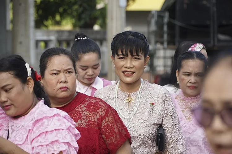 รอยยิ้มของพนักงานและครอบครัว