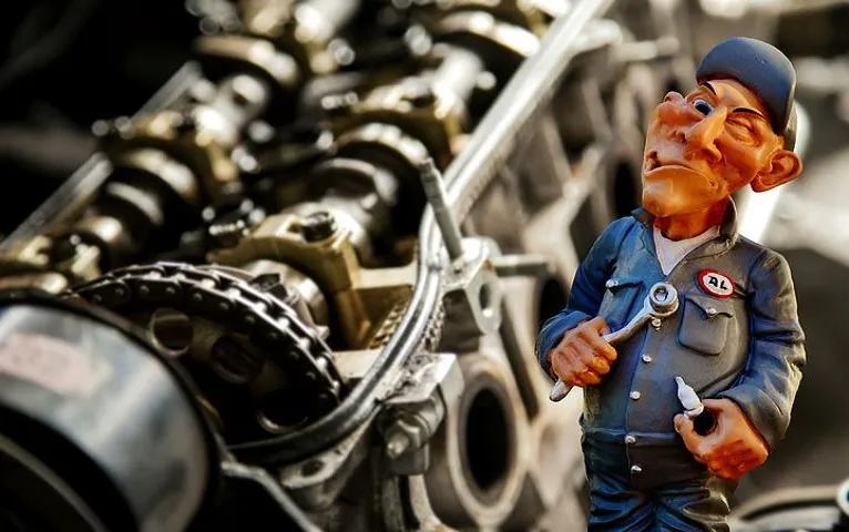 auto-mechanic-2834414480