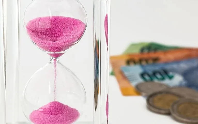 hourglass-1703349480