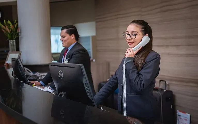 receptionists-5975962480