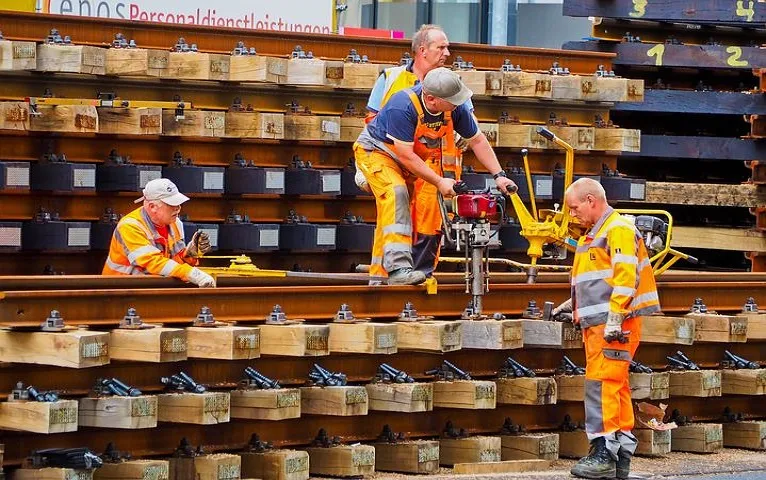 workers-2651431480