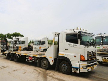 Twelve-wheeltruck
