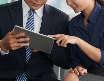 asian-couple-using-tablet-airport
