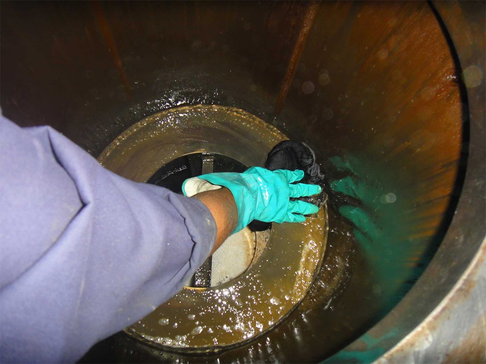 Flushing Oil & Clean Sump Tank