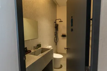 AOF05784