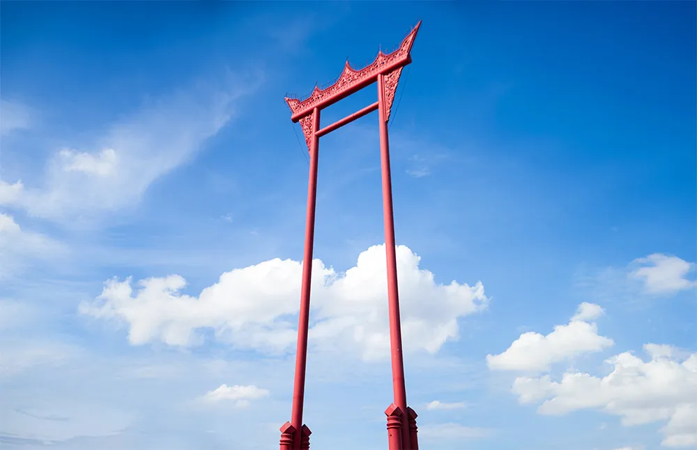 Wat-Suthat-and-Giant-Swing