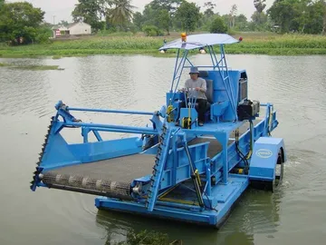 Garbage-Collecting-Boat4