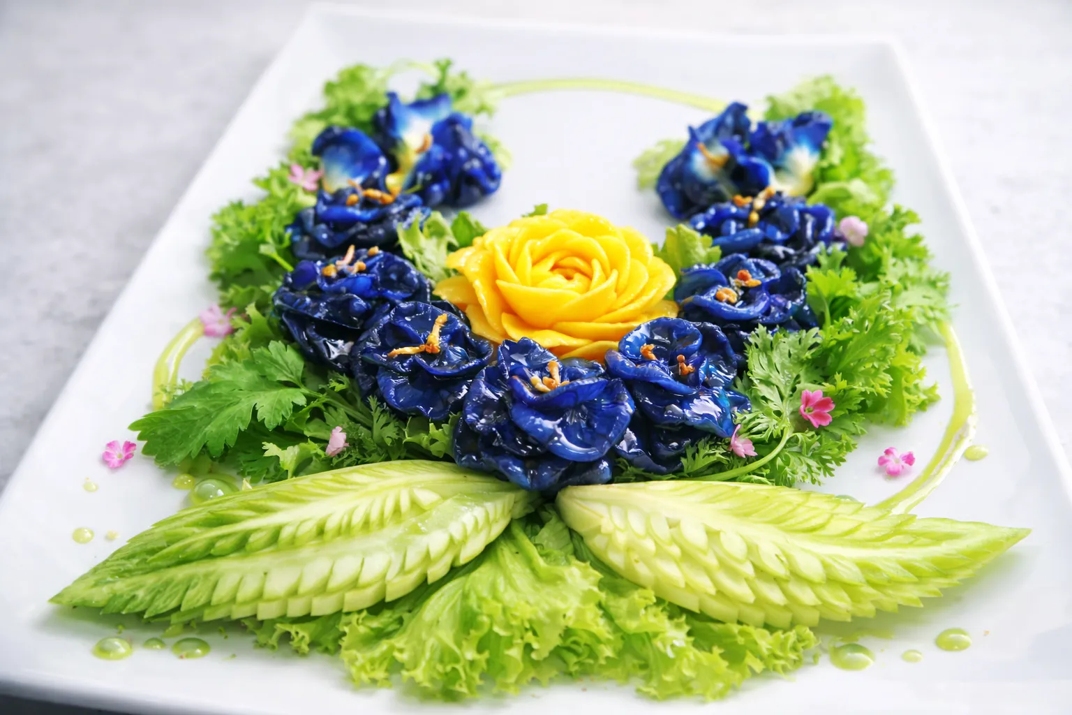 ขนมช่อม่วงกับข้าวเกรียบปากหม้อ