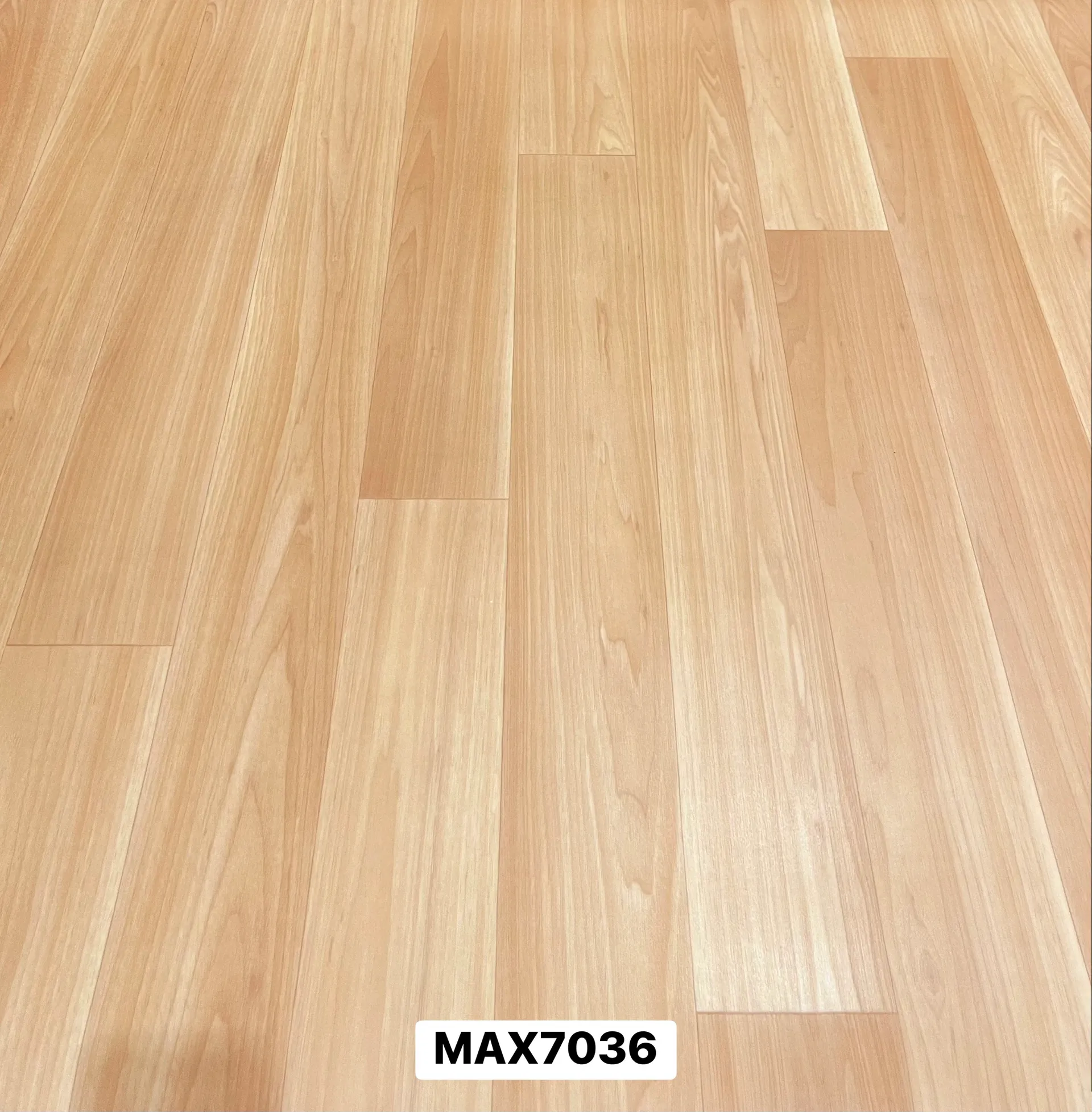 MAX7036