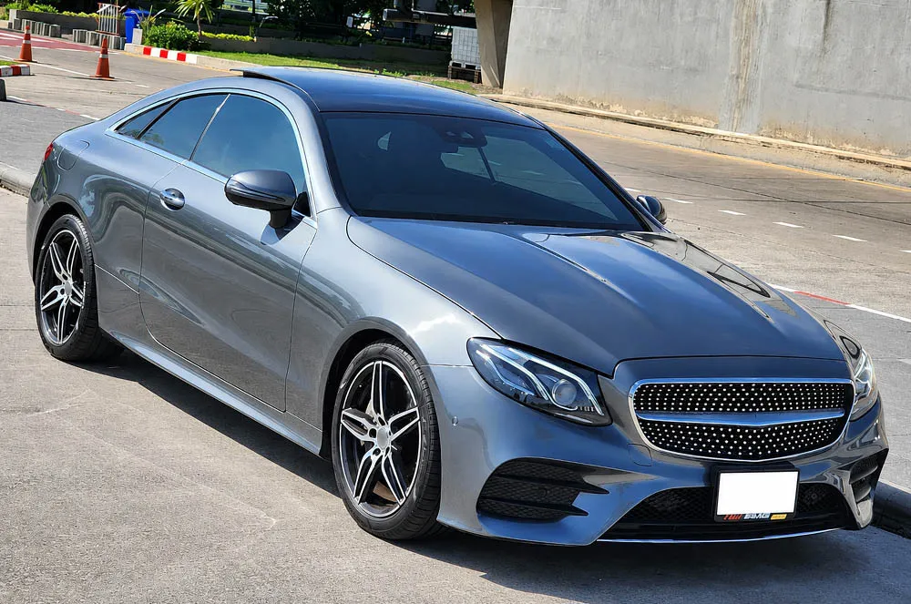 BenzE300Coupe1