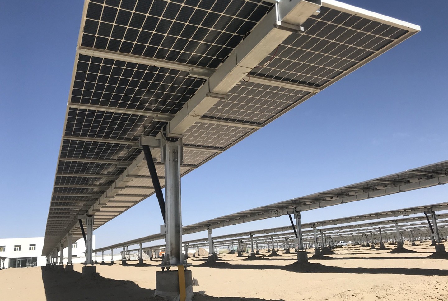 Clenergy-EzTracker-Solar-Tracker-Project-in-Qinghai-China-01