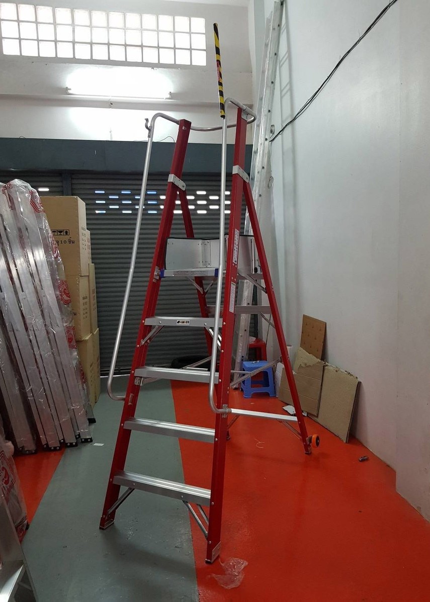 บันไดแพลตฟอร์มไฟเบอร์กลาสติดล้อ5ขั้นBarco