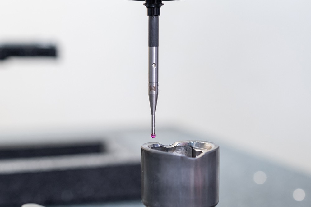1-CMM