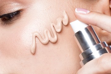 whitecarecaremakeup04foundation