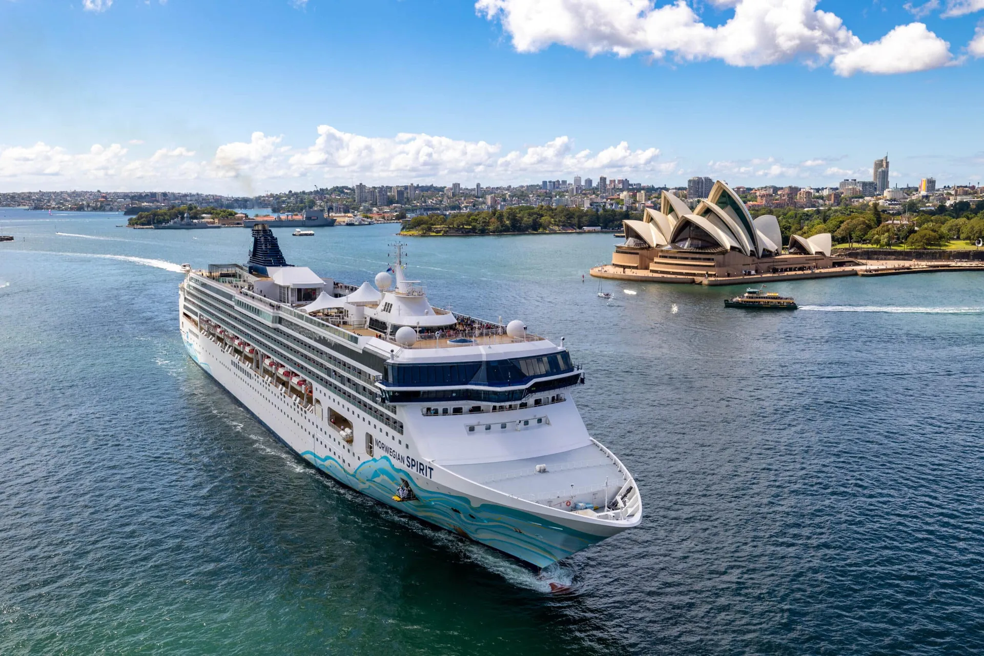Norwegian-Spirit-in-Sydney-Harbour-scaled