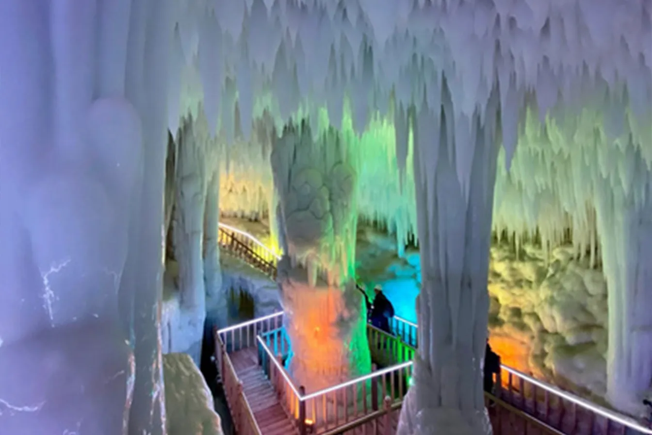 YUNQIU-MOUNTAIN-ICE-CAVES