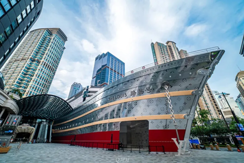 THE-LOUIS’-FLAGSHIP