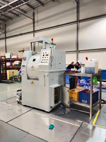 centrifugalbarrelfinishingmachineside