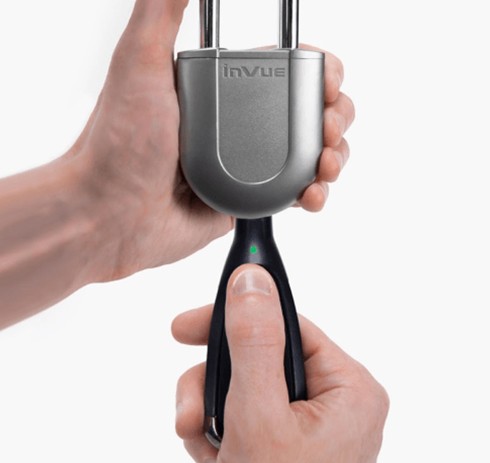 Hanging-Merchandis03