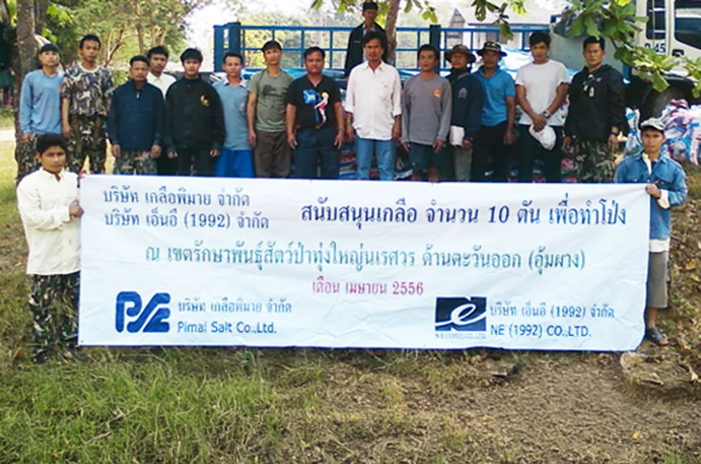 ภาพกิจกรรมทำดินโป่ง-ณ-เขต-รักษาพันธุ์สัตว์ป่าทุ่งใหญ่นเรศวร--ด้านตะวันออก-(อุ้มผาง)