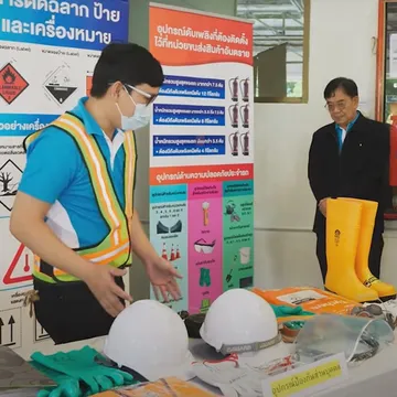 มีเจ้าหน้าที่เเนะนำข้อมูล