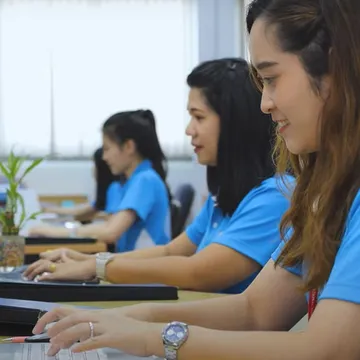 รูปพนักงานบริษัทระหว่างปฎิบัติงาน