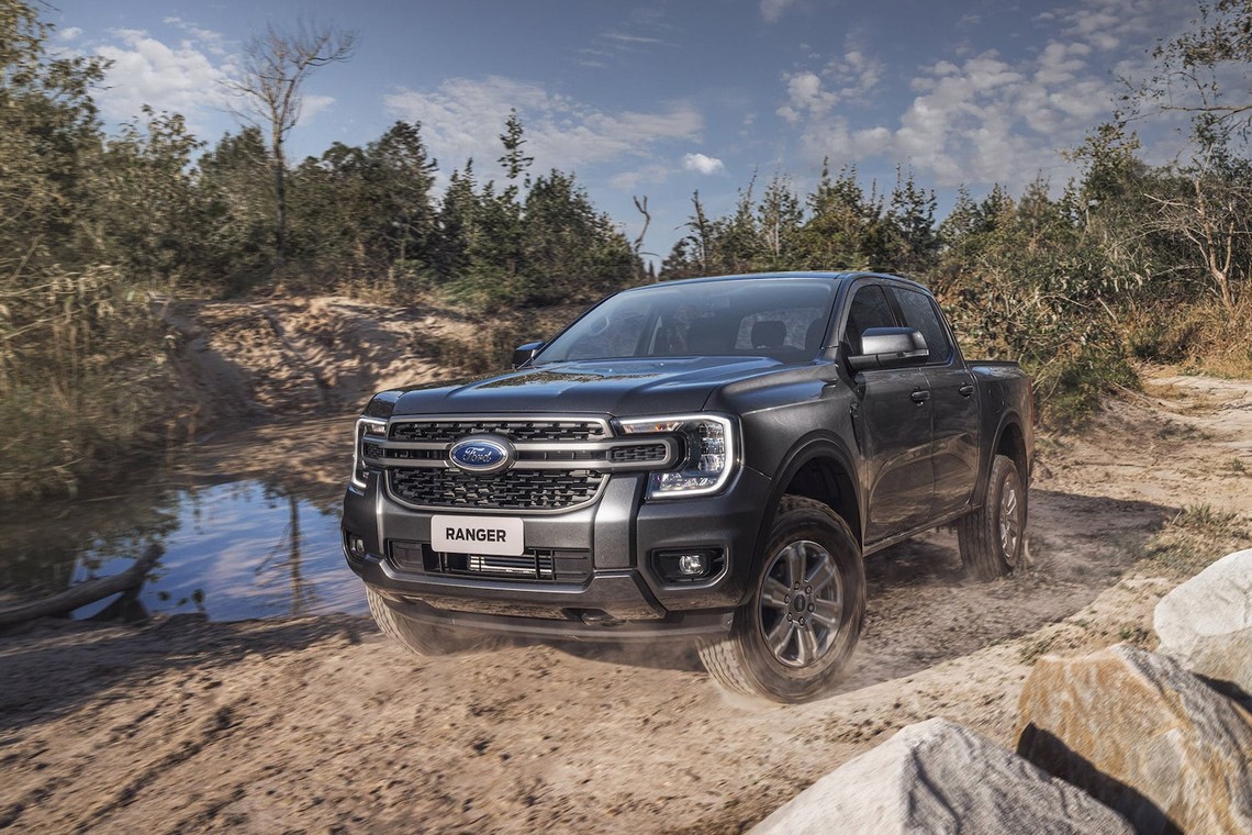 Ford-Ranger-XLS-4x4-Brazil-Exterior-002-Front-Three-Quarters