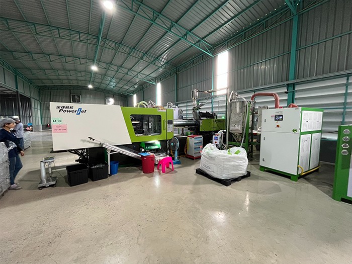 เครื่องผลิตพรีฟอร์ม Preform Injection Machine มีขนาด 8,12,16,24,32,48 ...